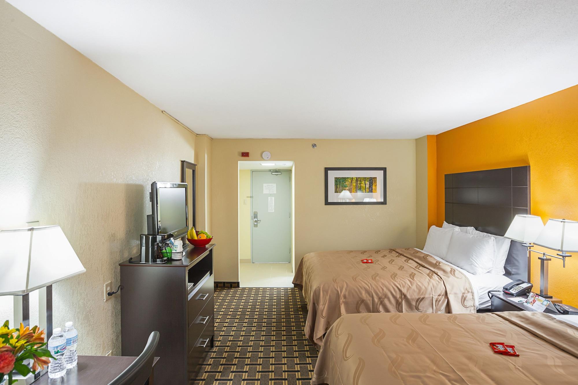 Quality Inn & Suites Cincinnati Bagian luar foto