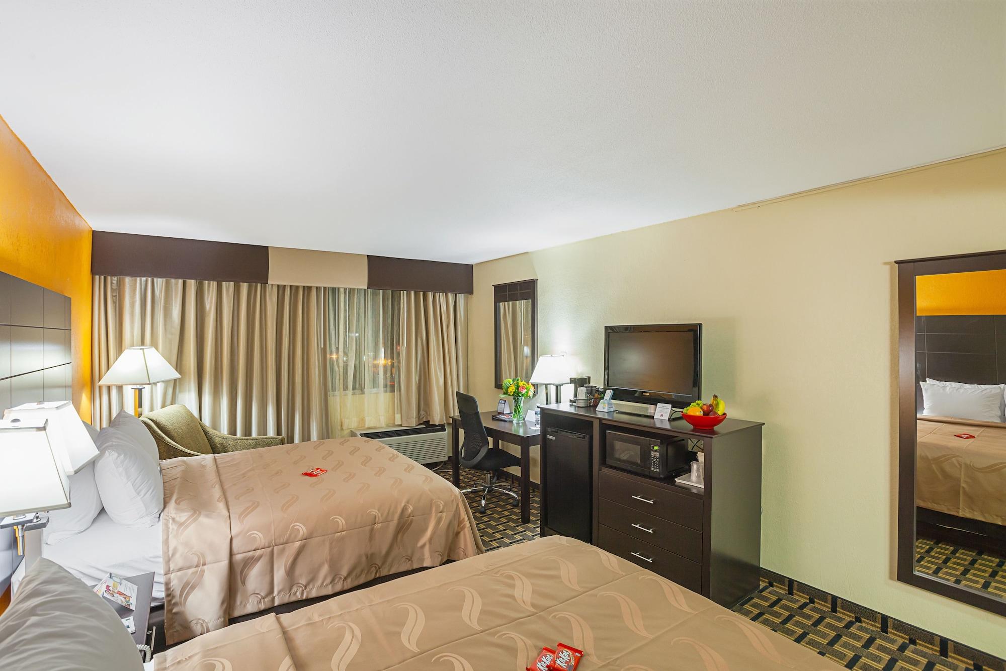 Quality Inn & Suites Cincinnati Bagian luar foto