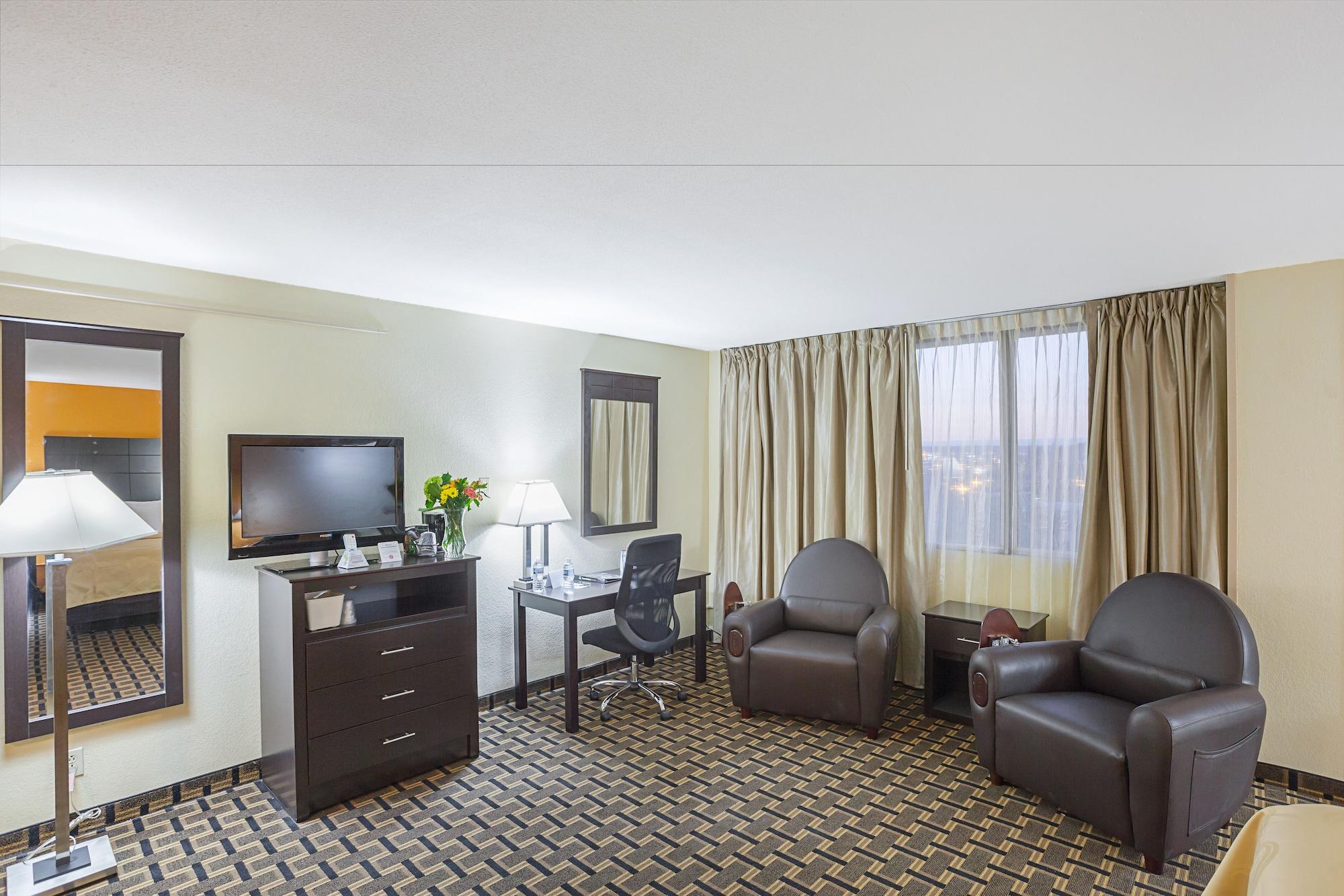Quality Inn & Suites Cincinnati Bagian luar foto