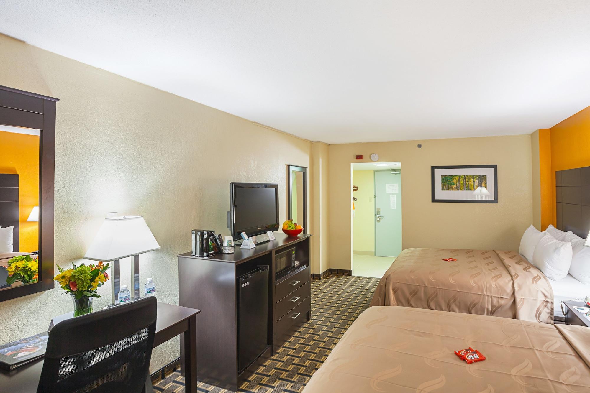 Quality Inn & Suites Cincinnati Bagian luar foto