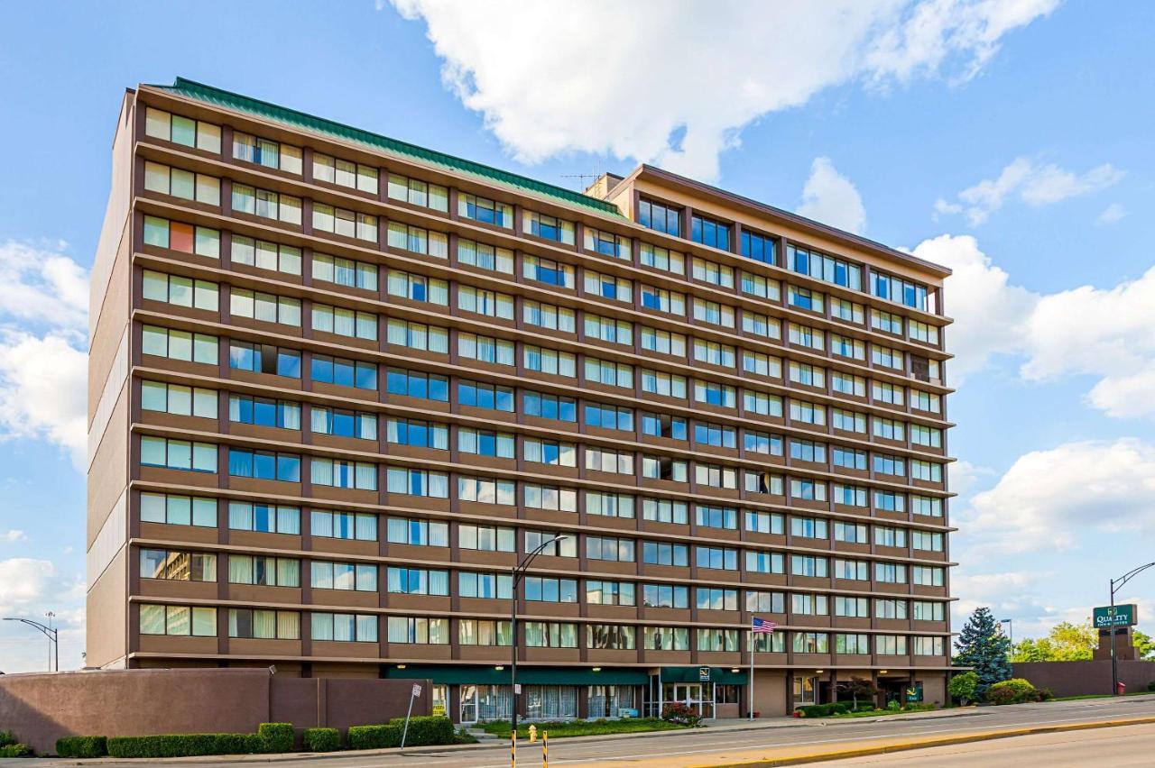 Quality Inn & Suites Cincinnati Bagian luar foto