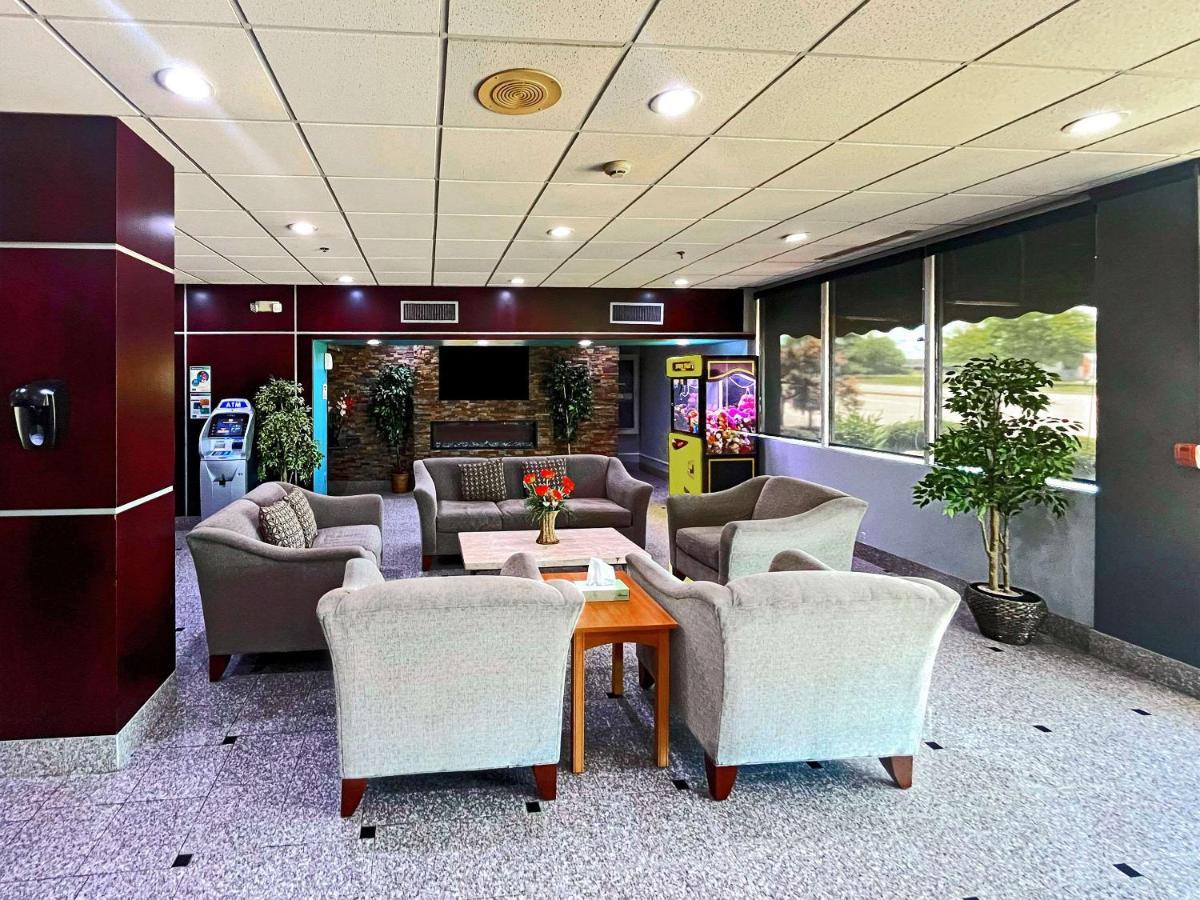 Quality Inn & Suites Cincinnati Bagian luar foto