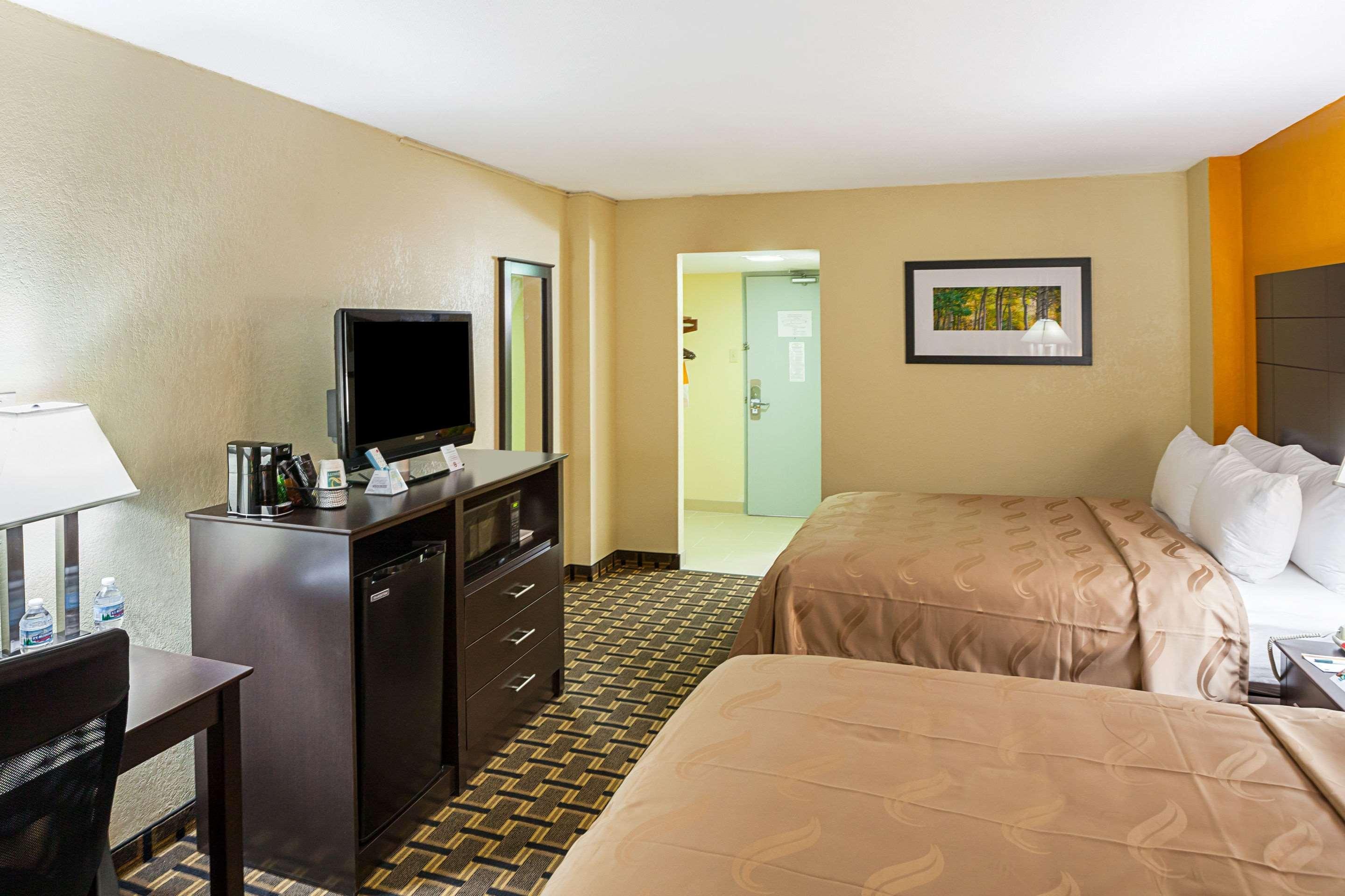 Quality Inn & Suites Cincinnati Bagian luar foto