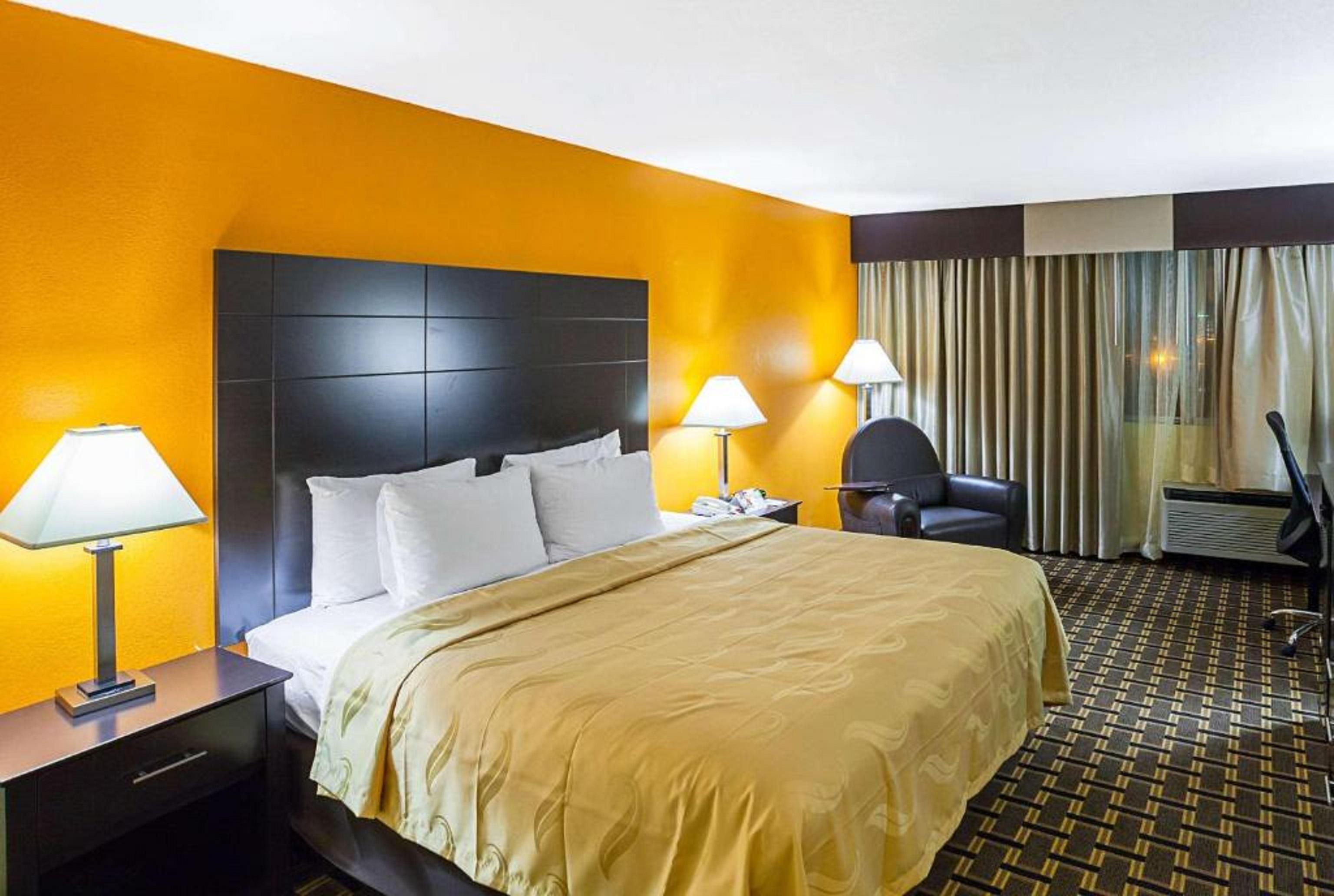 Quality Inn & Suites Cincinnati Bagian luar foto
