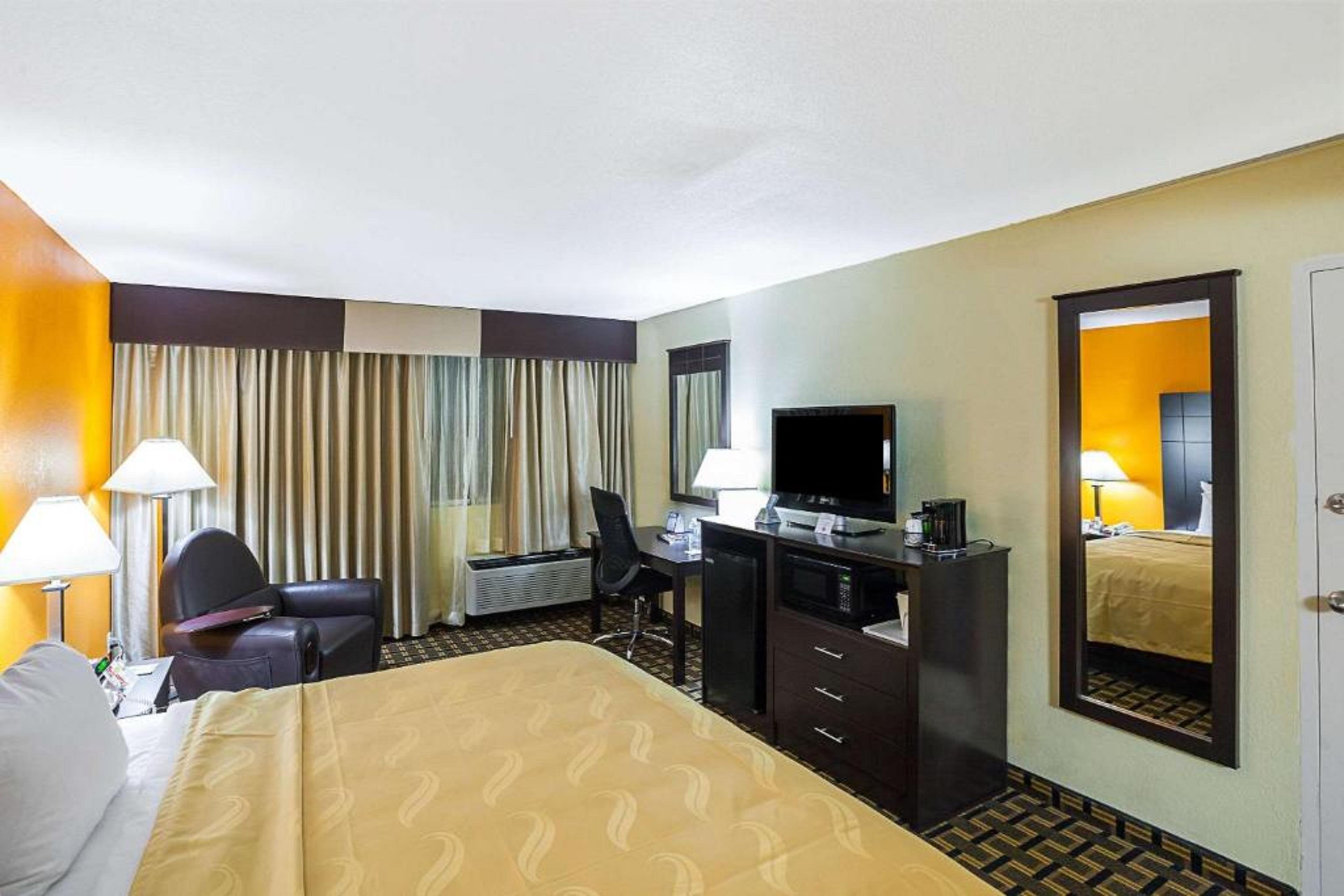 Quality Inn & Suites Cincinnati Bagian luar foto