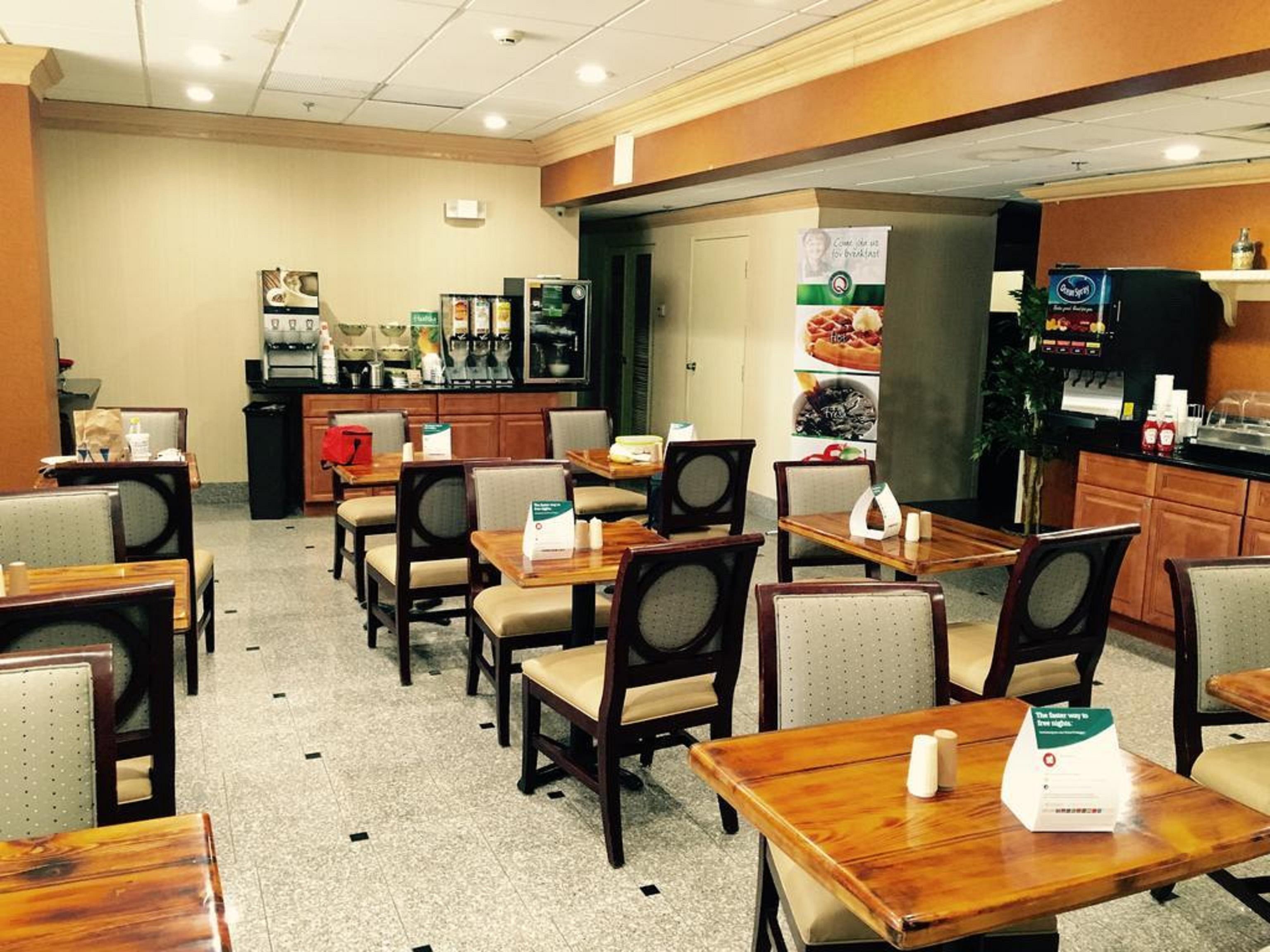 Quality Inn & Suites Cincinnati Bagian luar foto