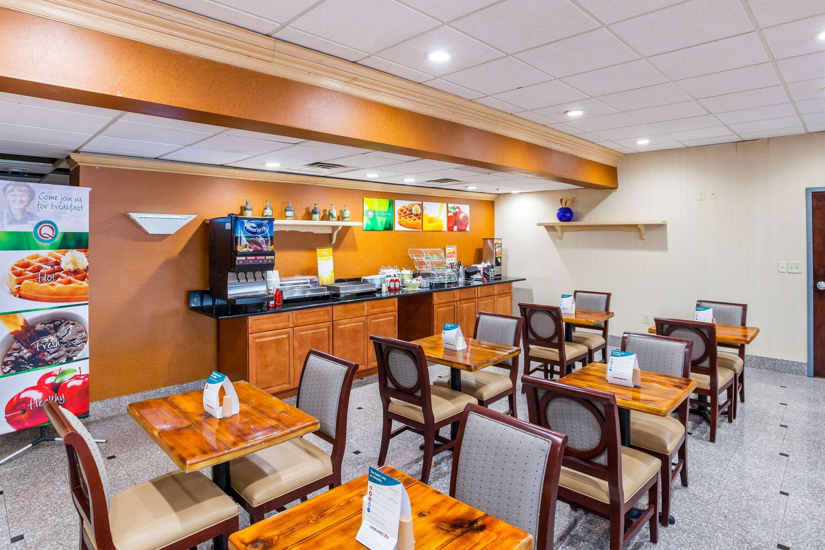 Quality Inn & Suites Cincinnati Bagian luar foto