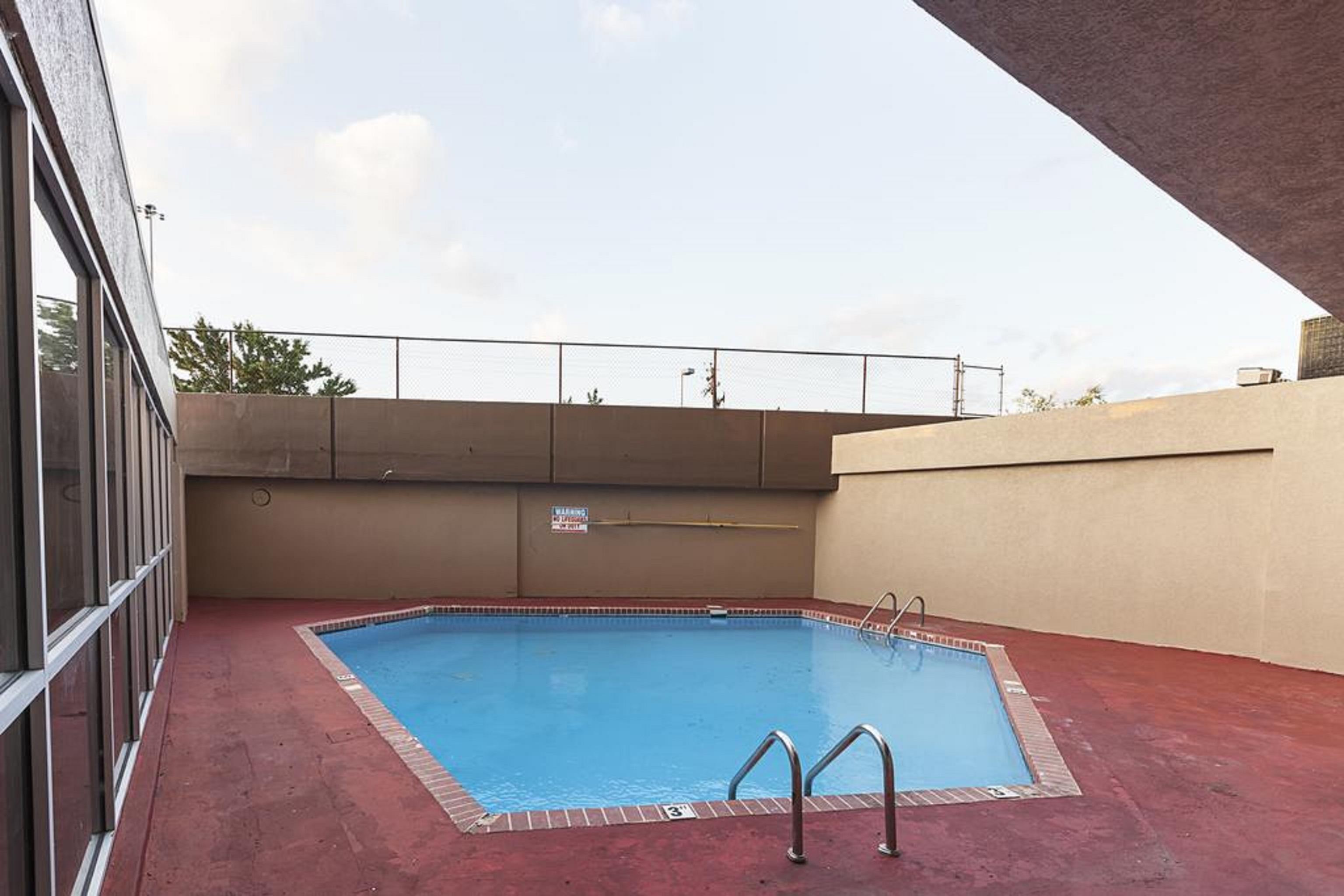 Quality Inn & Suites Cincinnati Bagian luar foto