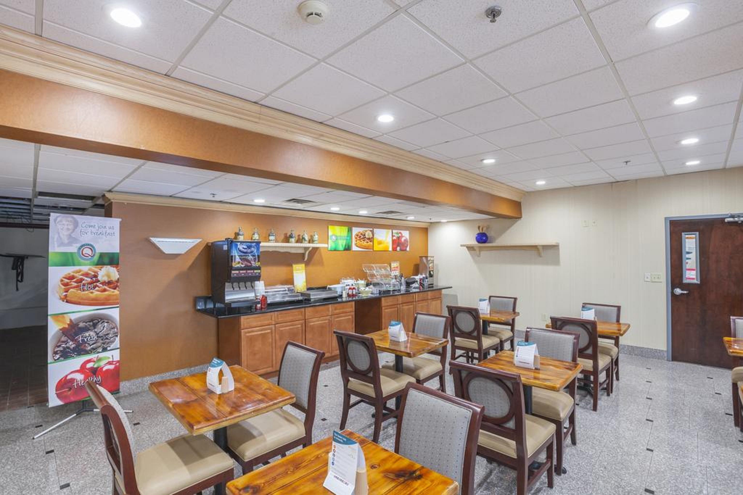 Quality Inn & Suites Cincinnati Bagian luar foto
