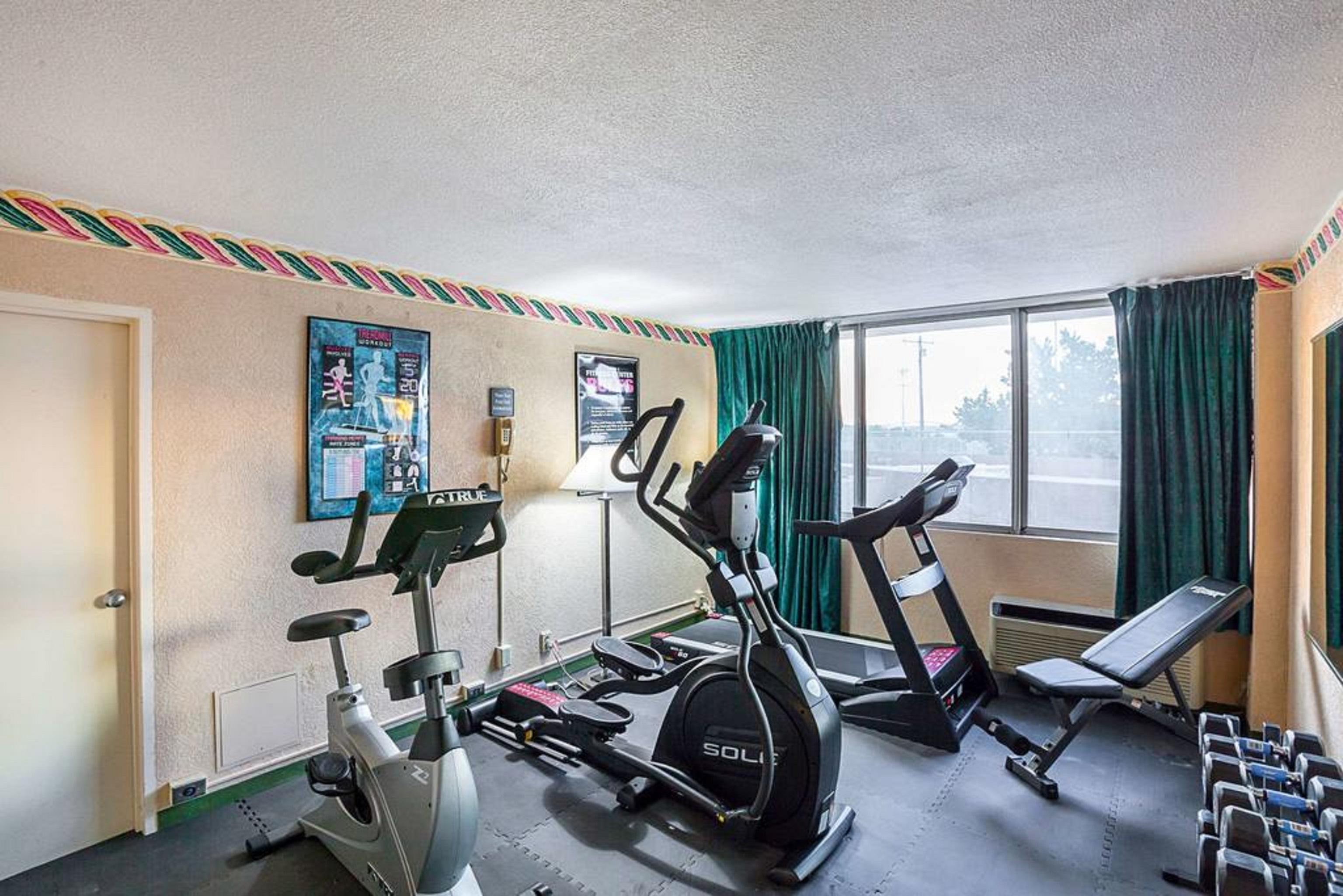 Quality Inn & Suites Cincinnati Bagian luar foto