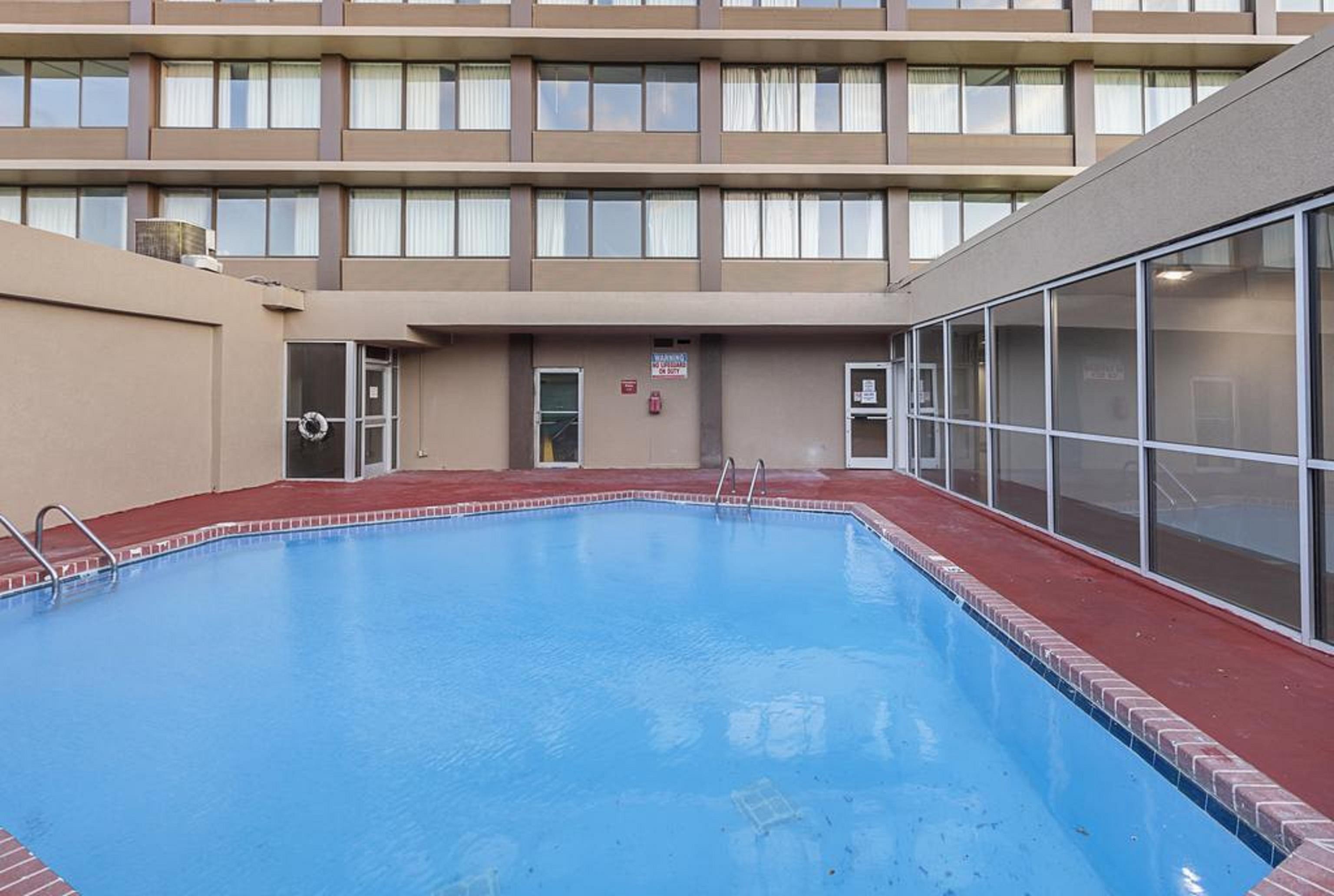 Quality Inn & Suites Cincinnati Bagian luar foto