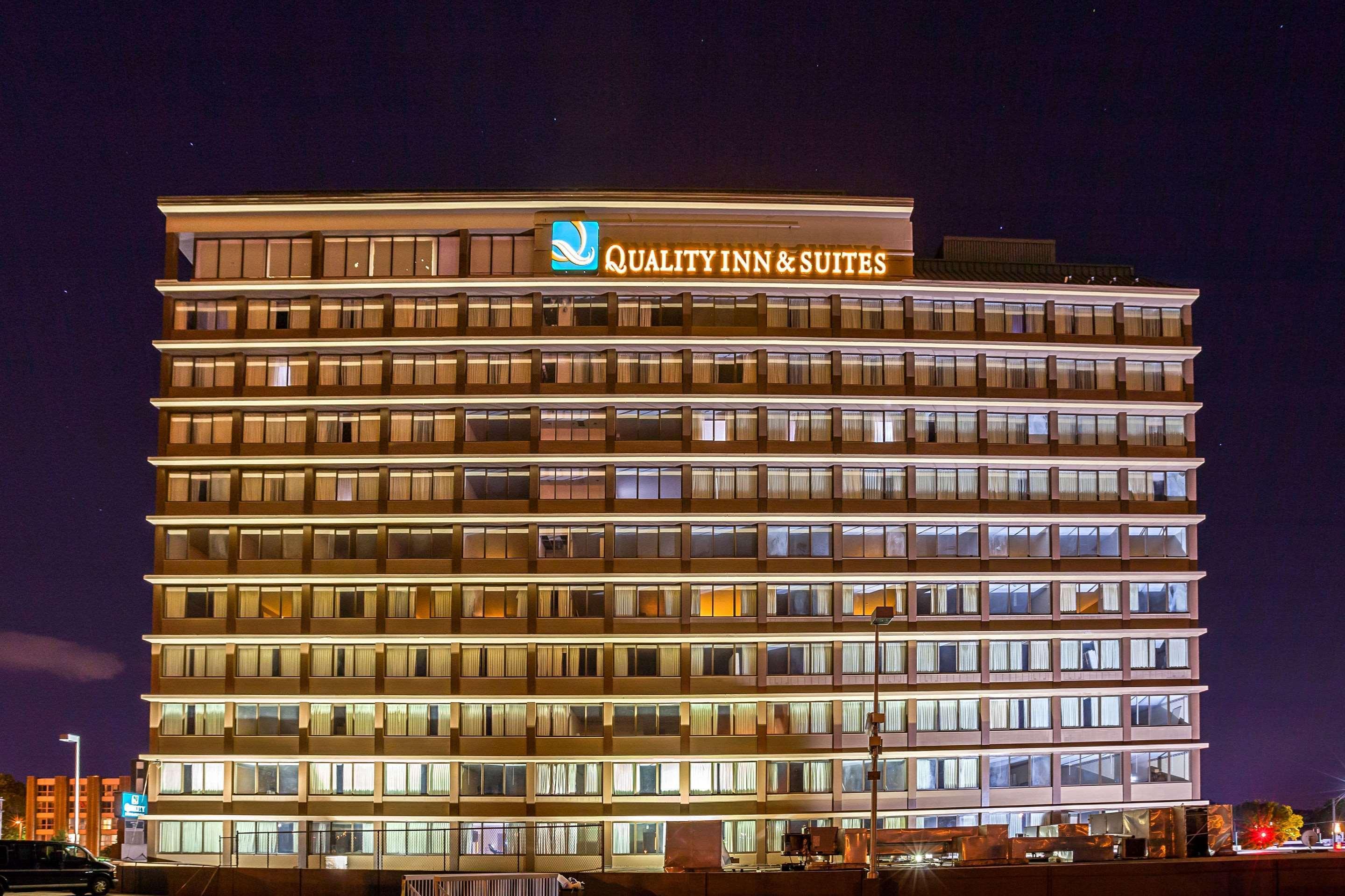 Quality Inn & Suites Cincinnati Bagian luar foto