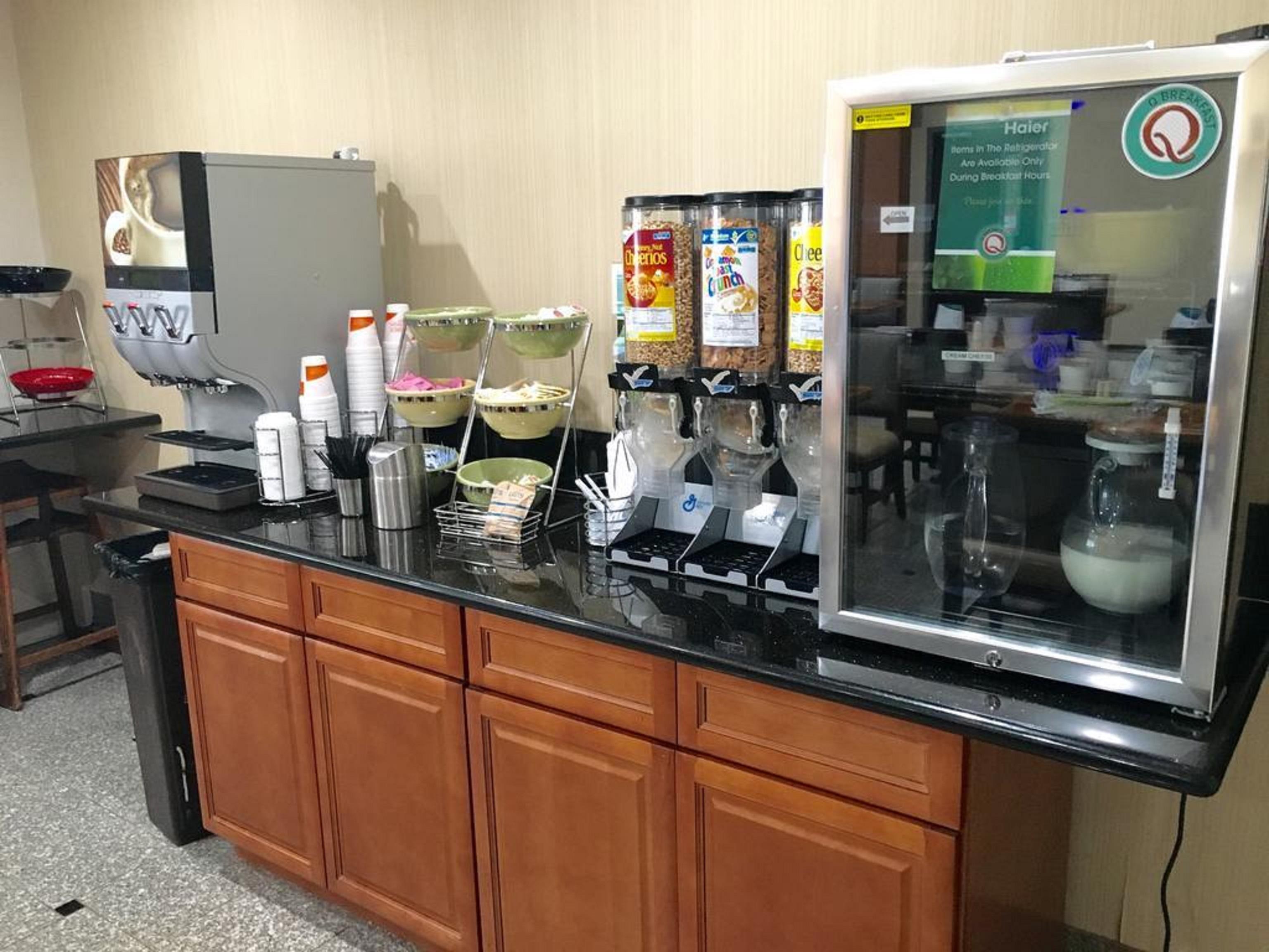Quality Inn & Suites Cincinnati Bagian luar foto