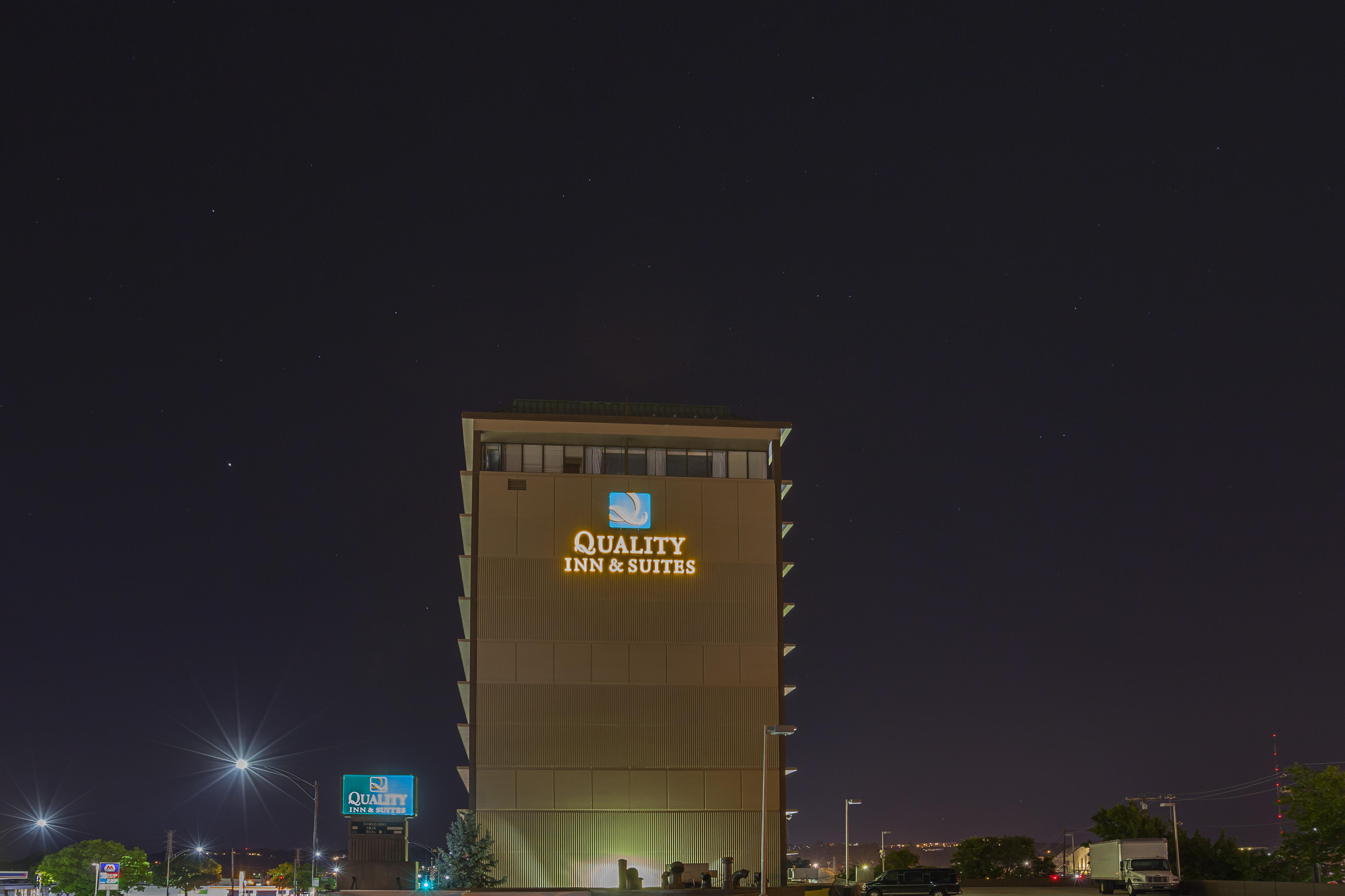Quality Inn & Suites Cincinnati Bagian luar foto