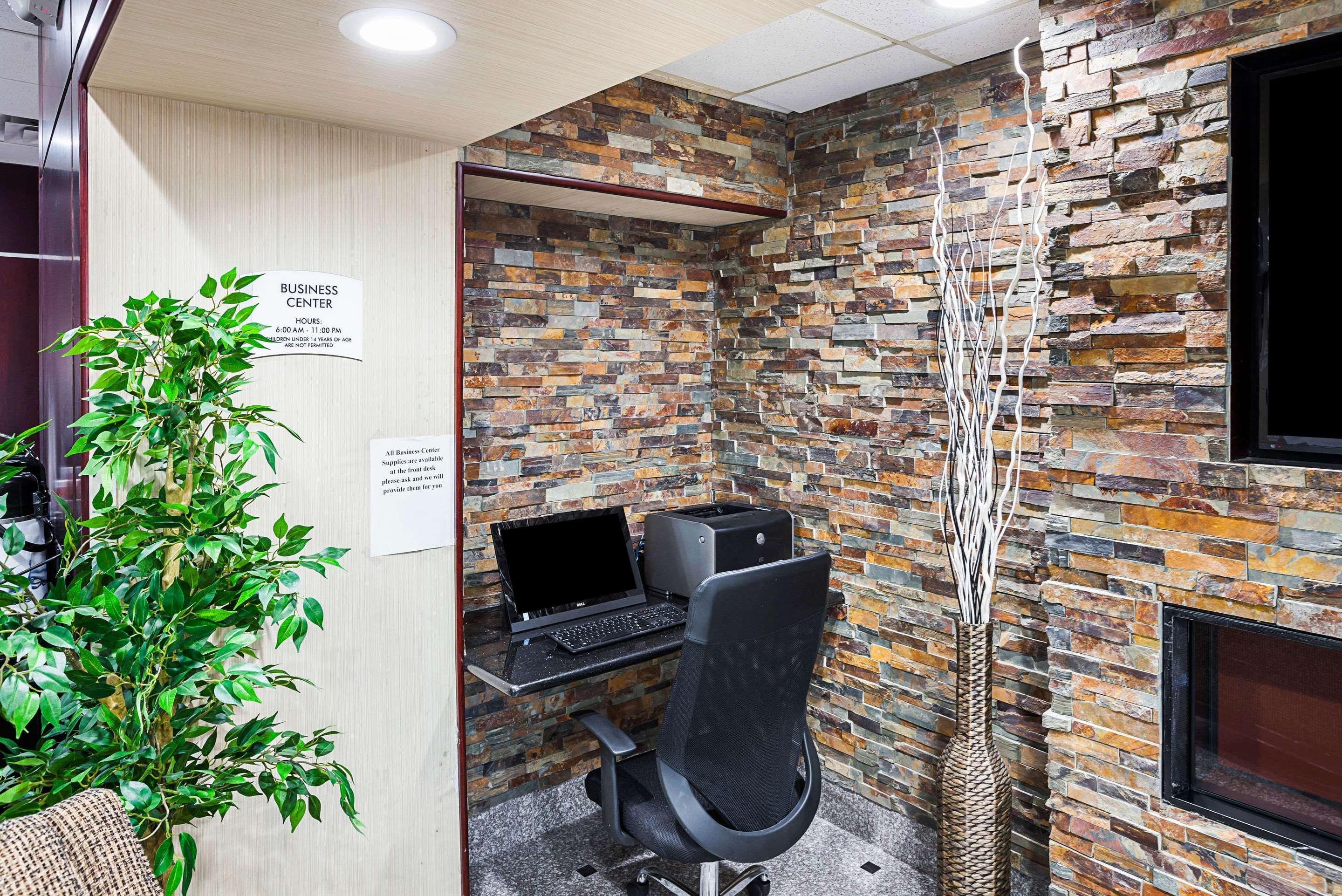 Quality Inn & Suites Cincinnati Bagian luar foto