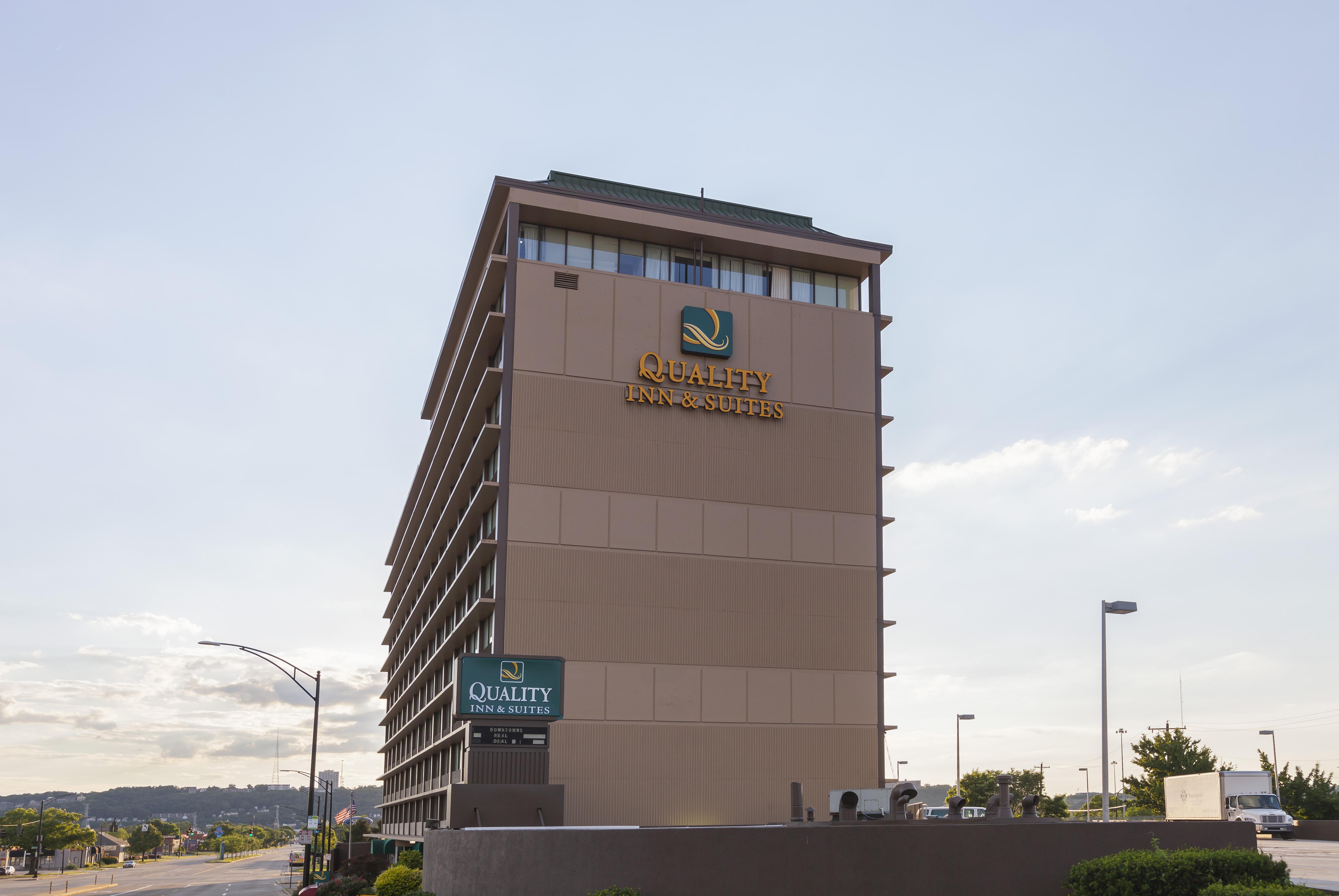 Quality Inn & Suites Cincinnati Bagian luar foto