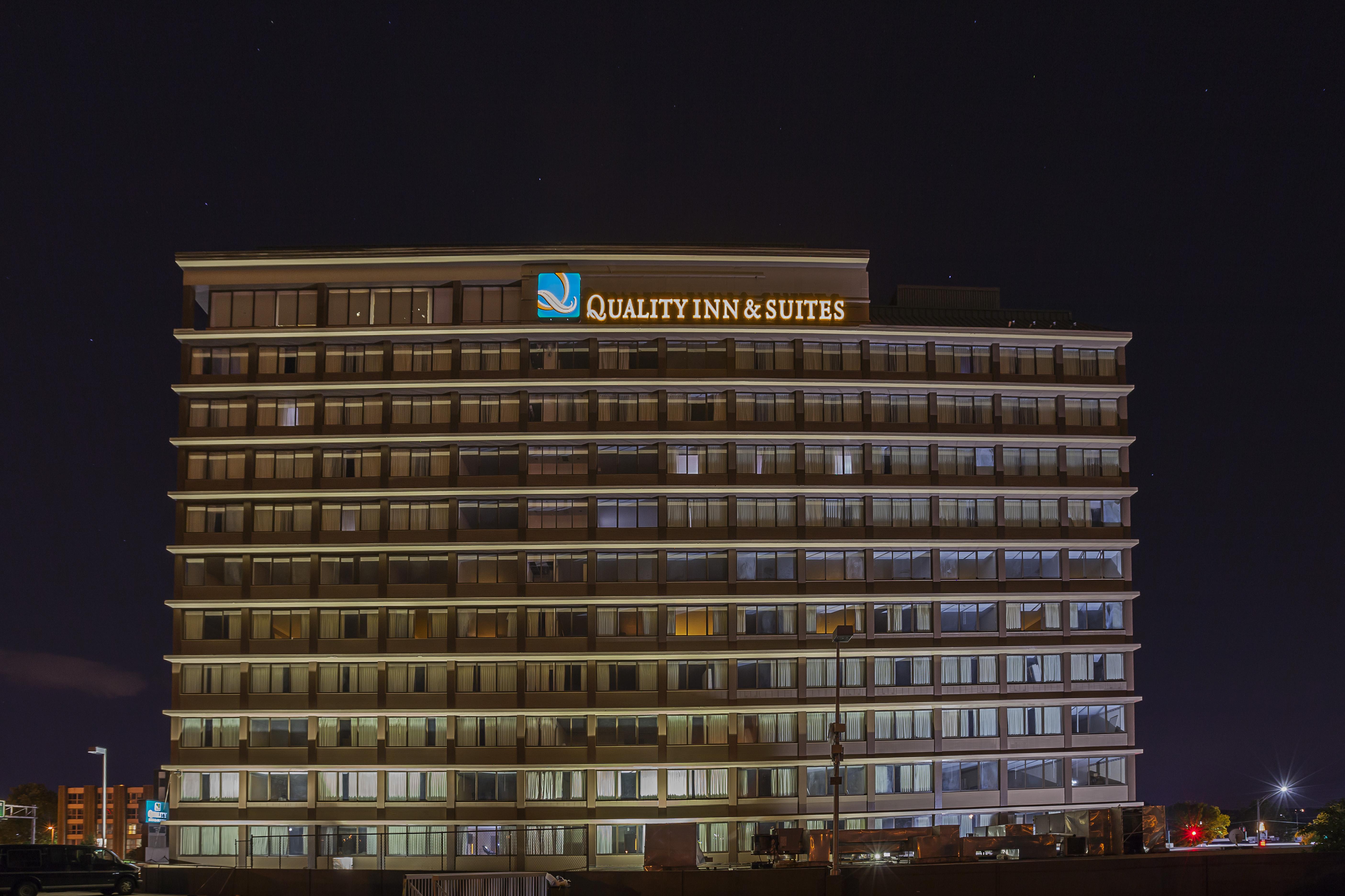 Quality Inn & Suites Cincinnati Bagian luar foto