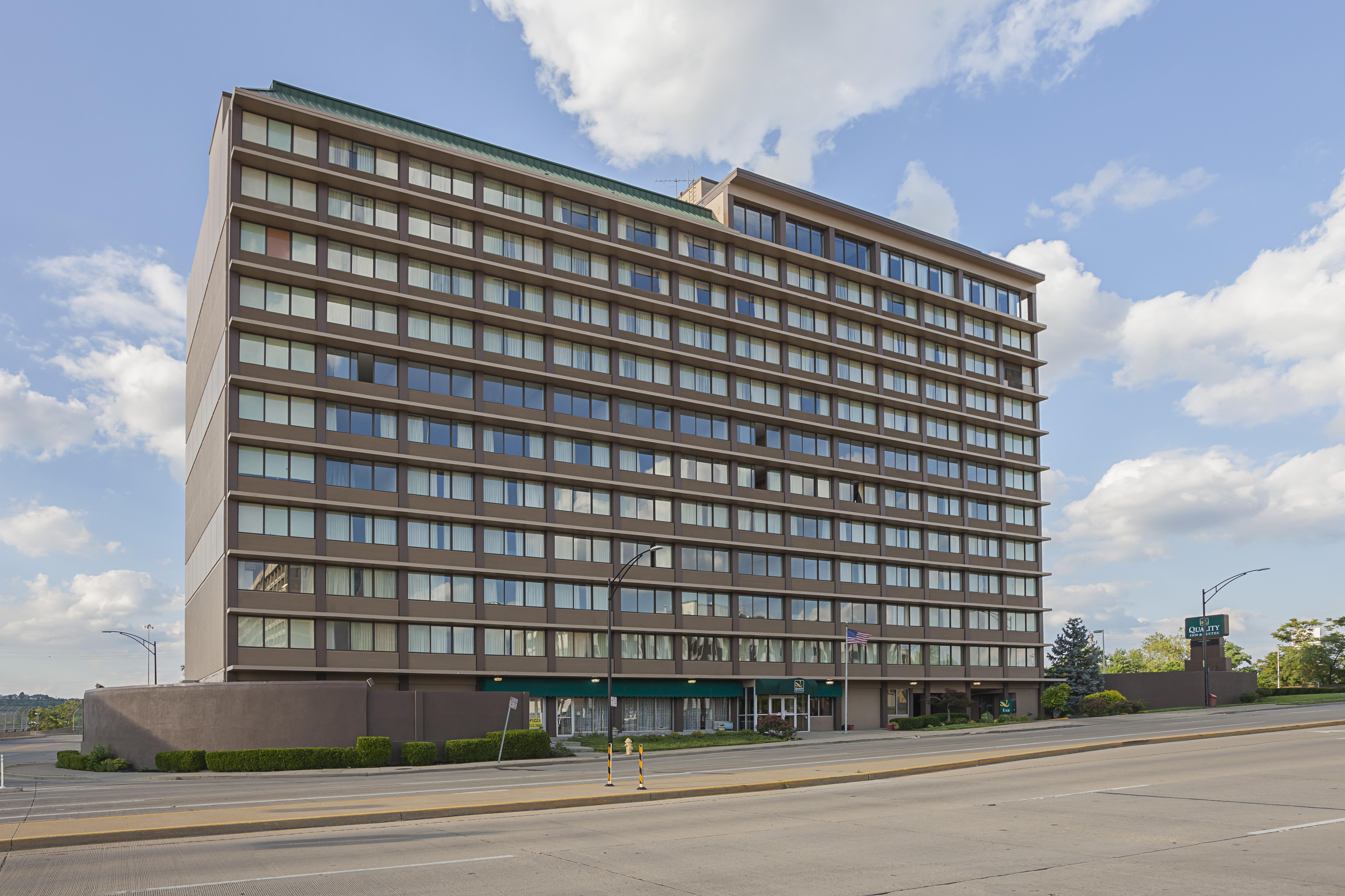 Quality Inn & Suites Cincinnati Bagian luar foto