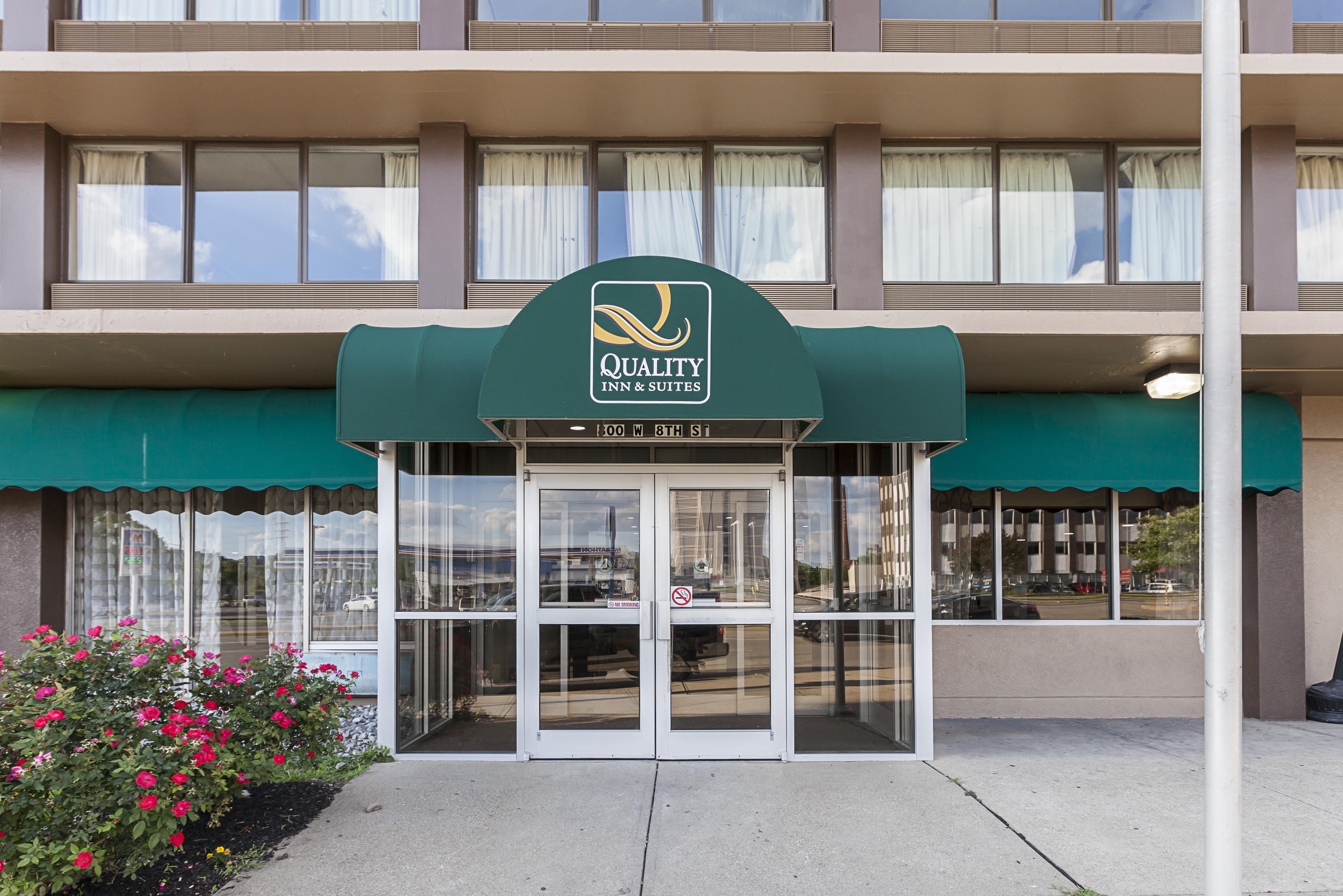 Quality Inn & Suites Cincinnati Bagian luar foto