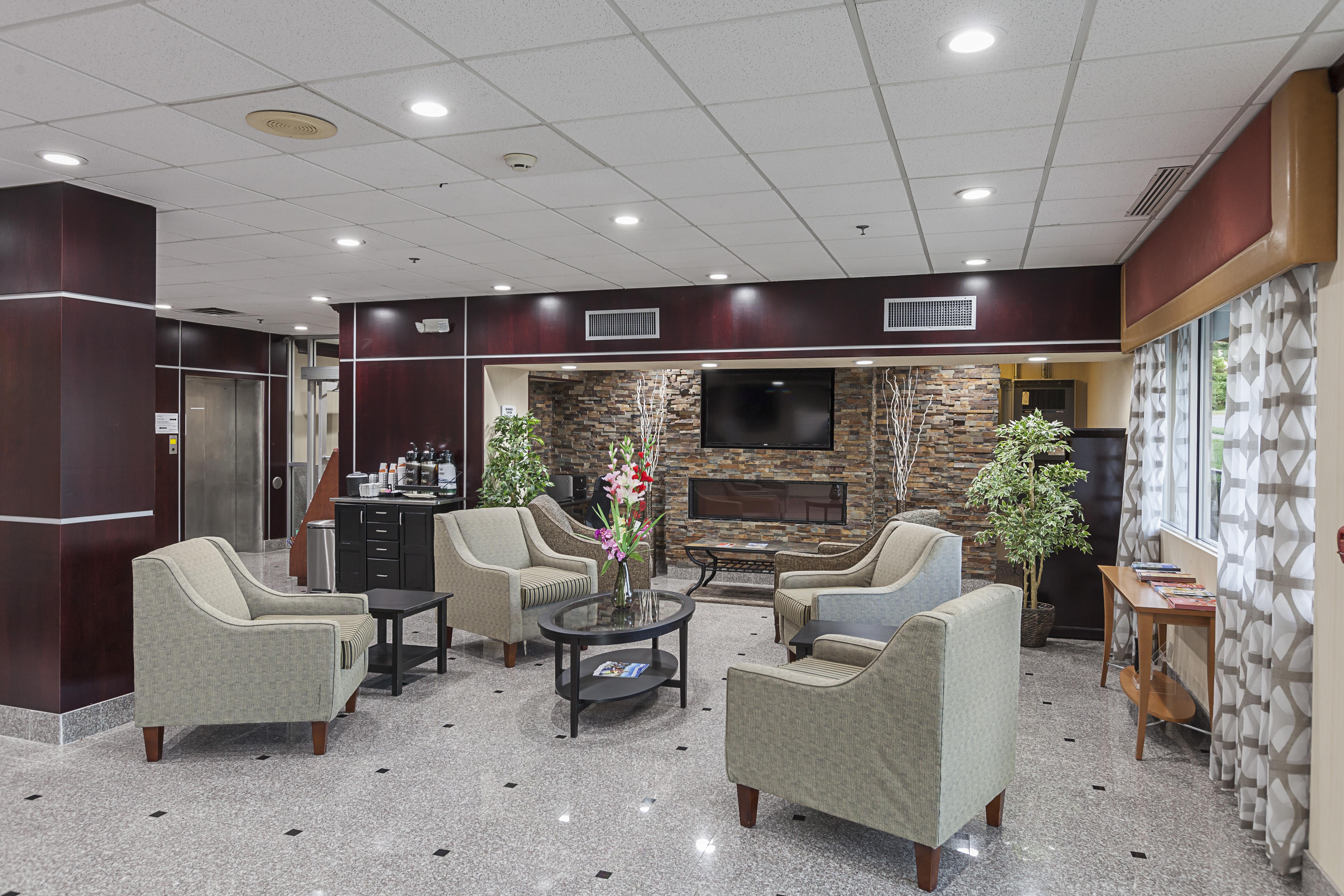 Quality Inn & Suites Cincinnati Bagian luar foto