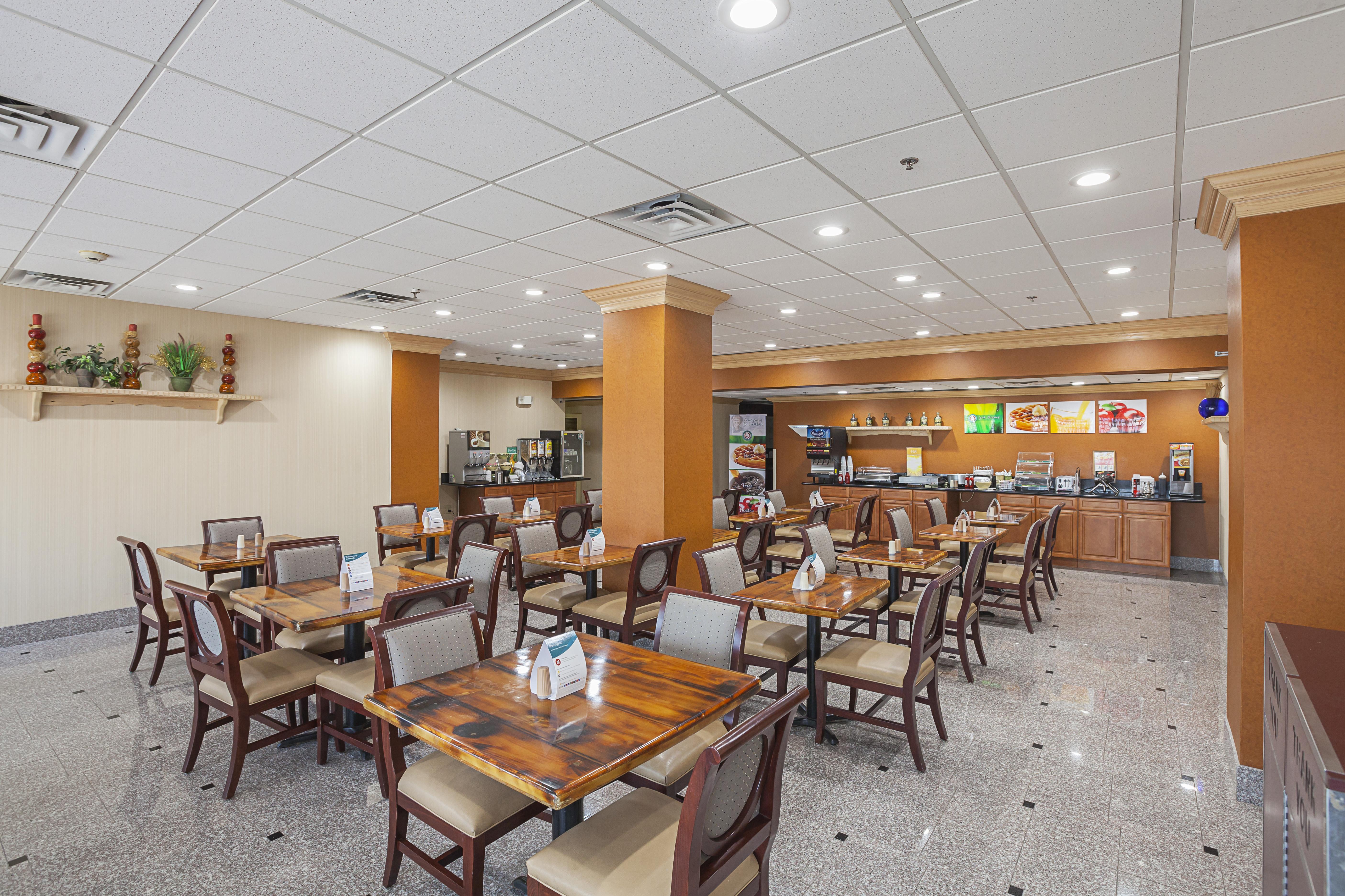 Quality Inn & Suites Cincinnati Bagian luar foto