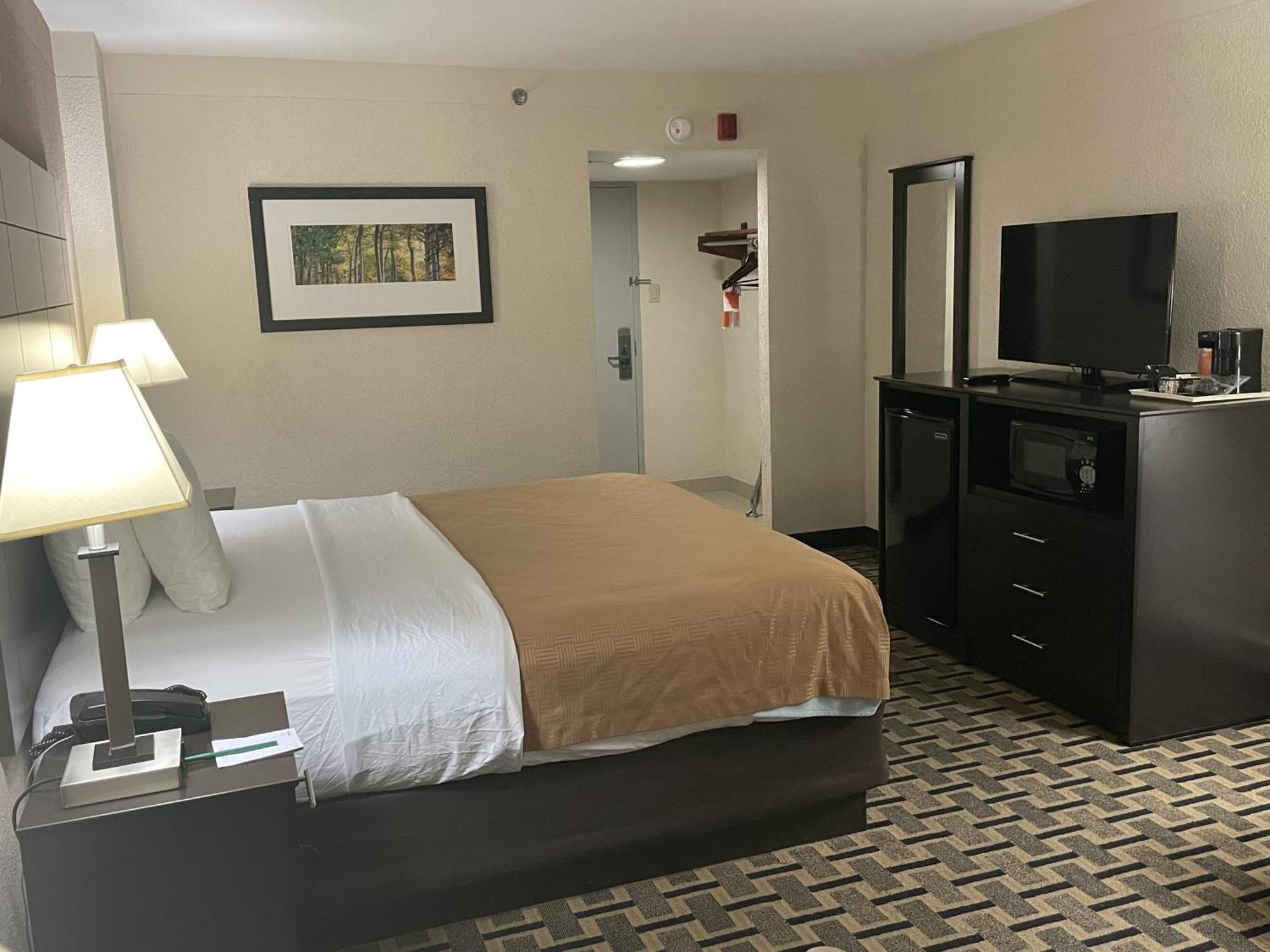 Quality Inn & Suites Cincinnati Bagian luar foto