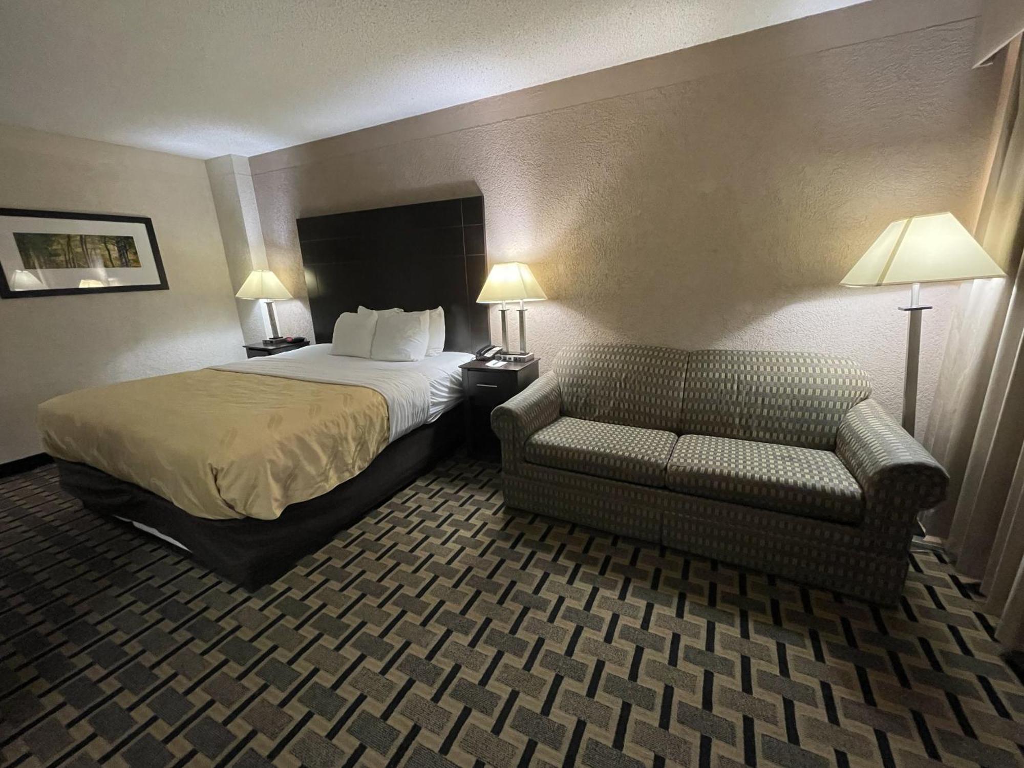 Quality Inn & Suites Cincinnati Bagian luar foto