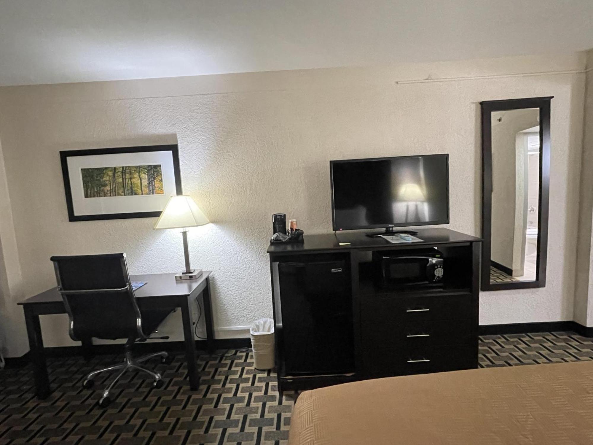 Quality Inn & Suites Cincinnati Bagian luar foto
