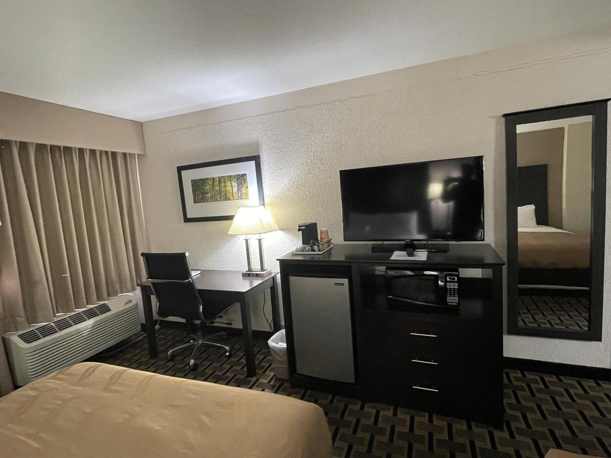 Quality Inn & Suites Cincinnati Bagian luar foto