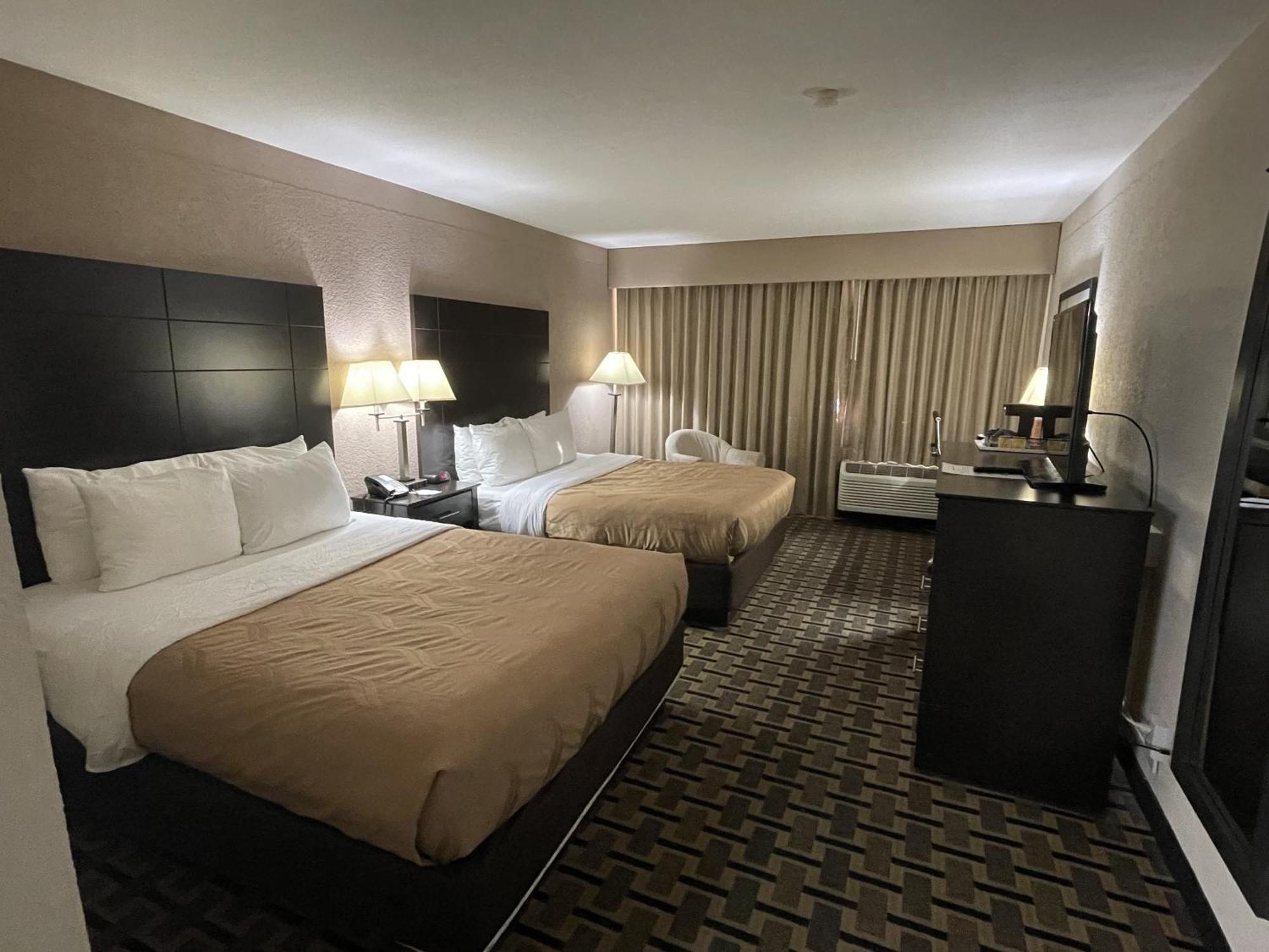 Quality Inn & Suites Cincinnati Bagian luar foto